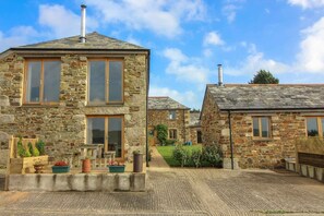 Property grounds - Wheel Barn (Liskeard)