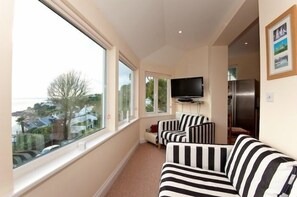 2 bedrooms, free cots/infant beds, free WiFi