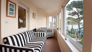 2 bedrooms, cribs (free), WiFi (free) - Upper Tresulian (Truro)
