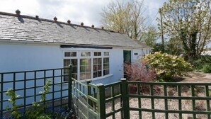 Front of property - Vellan Cottage (Helston)