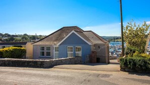 Property grounds - Water Side (Falmouth)