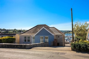 Property grounds - Water Side (Falmouth)