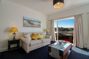 Living area - Water Side (Falmouth)