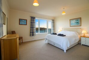 4 bedrooms, free cots/infant beds, free WiFi - Upper Cobblestones (Truro)