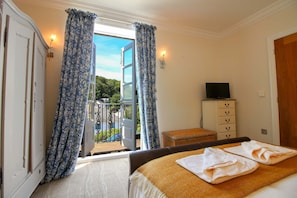 4 bedrooms, free WiFi