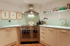 Dishwasher, high chair, cookware/dishes/utensils - Trevennen Rock (Truro)