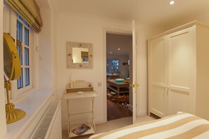 4 bedrooms, free cots/infant beds, free WiFi - Trevennen Rock (Truro)