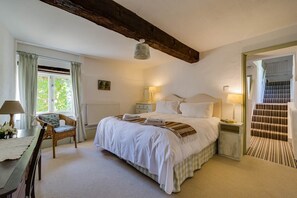 5 bedrooms, free cots/infant beds, free WiFi