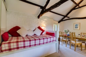 5 bedrooms, free cots/infant beds, free WiFi