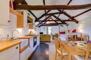 High chair - Trevadlock Manor Barns (Launceston)