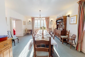 In-room dining - Tretawn Farmhouse (Bodmin)