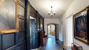 Hallway - Tretawn Farmhouse (Bodmin)
