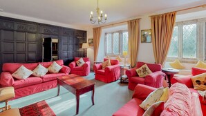 Living area - Tretawn Farmhouse (Bodmin)