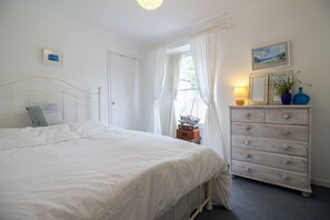 3 bedrooms, free cots/infant beds, free WiFi - Trevennen Cottage (Falmouth)