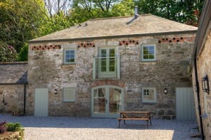 Front of property - Tremayne Barn (Truro)