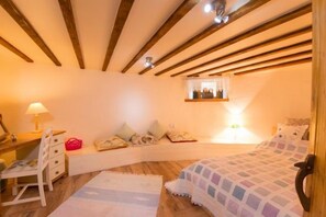 3 bedrooms, free cots/infant beds, free WiFi