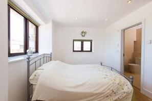 2 عدّة غرف نوم وأسرّة أطفال/رضّع (مجانًا) وواي فاي مجانًا