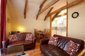 Cottage | 2 bedrooms, free cribs/infant beds, free WiFi - Tractor Shed (Bodmin)