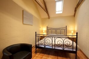 2 bedrooms, free cribs/infant beds, free WiFi - Tractor Shed (Bodmin)