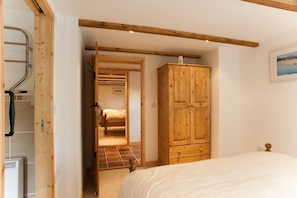 2 bedrooms, free cribs/infant beds, free WiFi