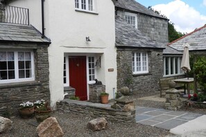 Front of property - The West Wing at Trevadlock Manor (Launceston)