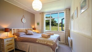 1 bedroom, cribs (free) - The Studio at Loe Beach (Truro)
