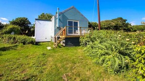 Property grounds - The Studio at Loe Beach (Truro)