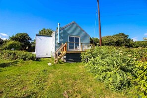 Property grounds - The Studio at Loe Beach (Truro)