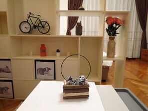 1 bedroom, individually decorated, individually furnished, desk - Buena Vista Apartments (Belgrade)