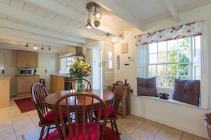 In-room dining - Bethel Cottage (Truro)