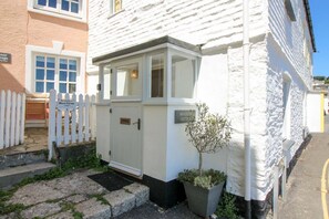 Cottage | Interior - Brackley Cottage (Truro)