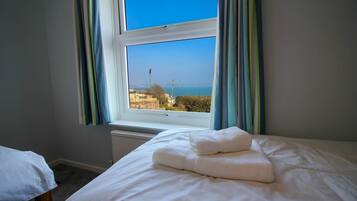 3 kamar tidur dan tempat tidur bayi gratis