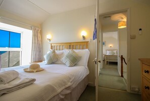 3 bedrooms, free cribs/infant beds, free WiFi - Cliffwell House (Helston)
