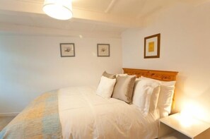 3 bedrooms, free cribs/infant beds, free WiFi - Cobblestones (Truro)