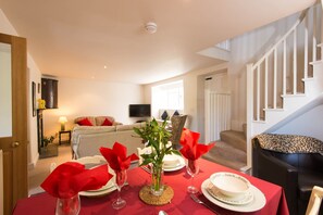 In-room dining - Cobbs Well (Fowey)