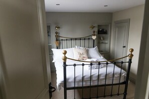 Luxe beddengoed, een strijkplank/strijkijzer, gratis wifi, beddengoed