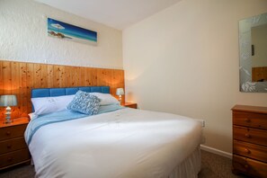 2 bedrooms, free cribs/infant beds, free WiFi - Coverack Cottage (Helston)