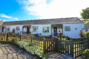 Front of property - Coverack Cottage (Helston)