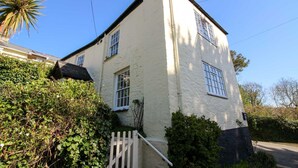 Front of property - Corner Cottage (Truro)