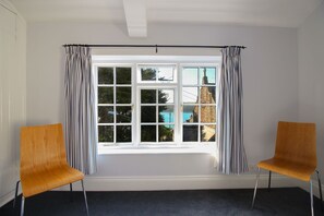 2 bedrooms, free cribs/infant beds, free WiFi - Corner Cottage (Truro)