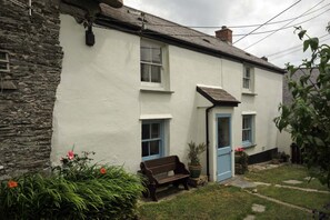 Front of property - Crotchet Cottage (Truro)