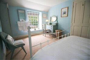 3 bedrooms, free cribs/infant beds, free WiFi - Cove Cottage (Truro)