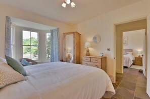 3 bedrooms, free cots/infant beds, free WiFi - Coombe Villa (Truro)