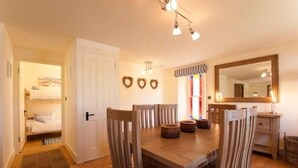 In-room dining - Coombe Villa (Truro)