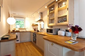 Highchair - Den's Den (Truro)