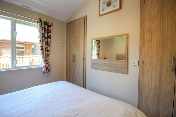 2 bedrooms, free cots/infant beds, free WiFi - Daisy Lodge (Bodmin)