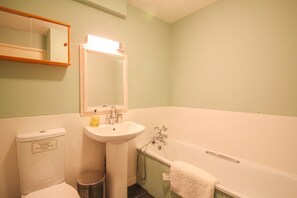 Bathroom - Crugsillick Court (Truro)