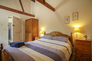 2 bedrooms, free cots/infant beds, free WiFi