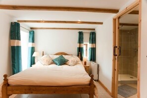 5 bedrooms, free cots/infant beds, free WiFi