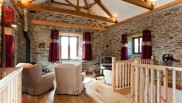 Living area - Cusgarne Cottages (Truro)